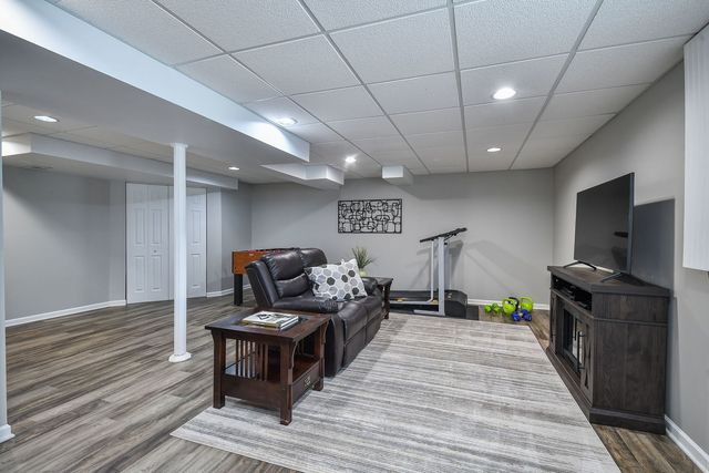 395 Vaughn Circle, Aurora, IL 60502