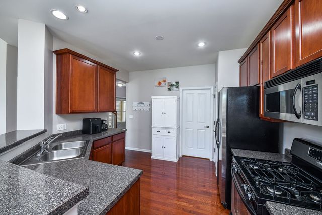 395 Vaughn Circle, Aurora, IL 60502