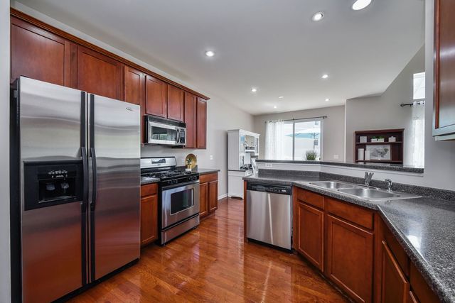 395 Vaughn Circle, Aurora, IL 60502