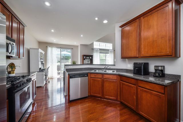 395 Vaughn Circle, Aurora, IL 60502