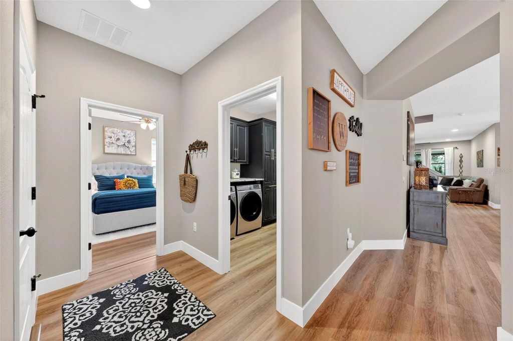 Image 20 of property listing at 4025 LAKE BOSSE VIEW DRIVE, Orlando, FL 32810