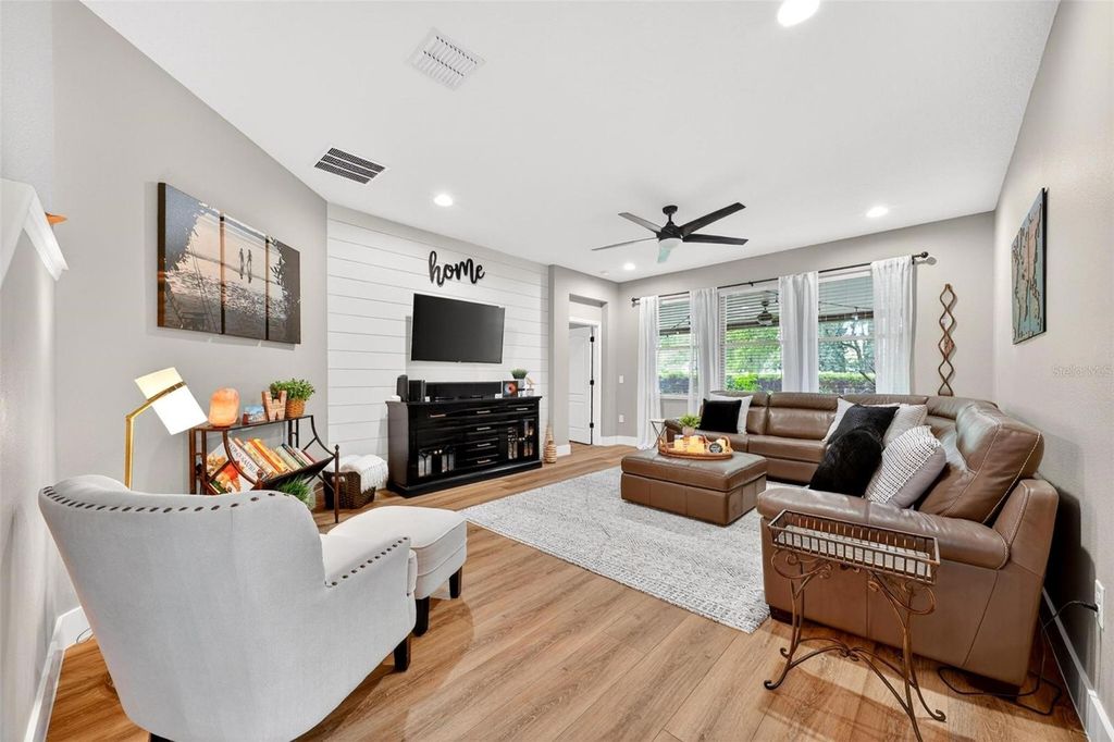 Image 3 of property listing at 4025 LAKE BOSSE VIEW DRIVE, Orlando, FL 32810