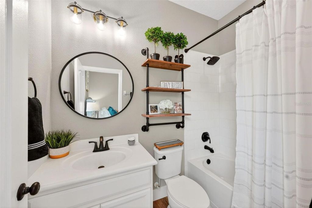 Image 31 of property listing at 4025 LAKE BOSSE VIEW DRIVE, Orlando, FL 32810