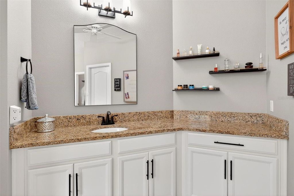 Image 41 of property listing at 4025 LAKE BOSSE VIEW DRIVE, Orlando, FL 32810