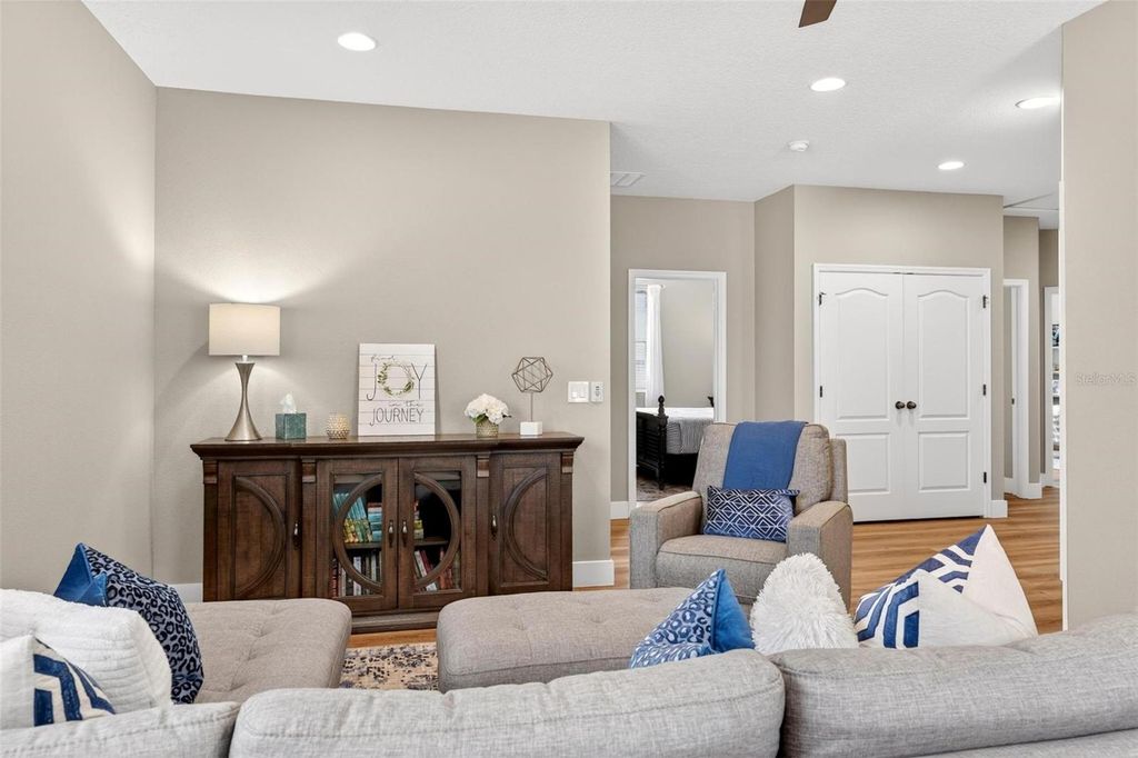 Image 50 of property listing at 4025 LAKE BOSSE VIEW DRIVE, Orlando, FL 32810