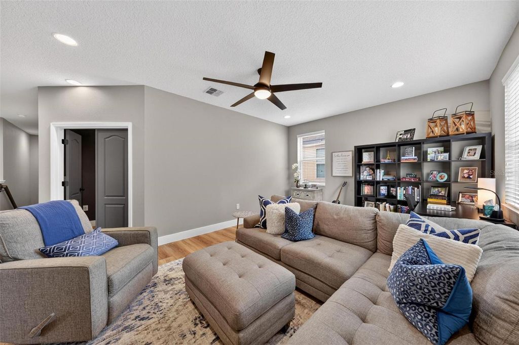 Image 51 of property listing at 4025 LAKE BOSSE VIEW DRIVE, Orlando, FL 32810