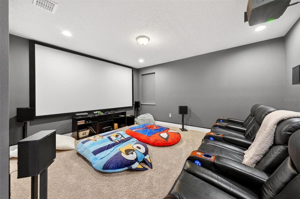 Image 7 of property listing at 4025 LAKE BOSSE VIEW DRIVE, Orlando, FL 32810