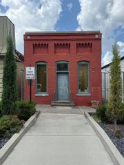 423 W Court Sq, Springfield, TN 37172