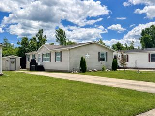29311 Hidden River Drive, Gibraltar, MI 48173