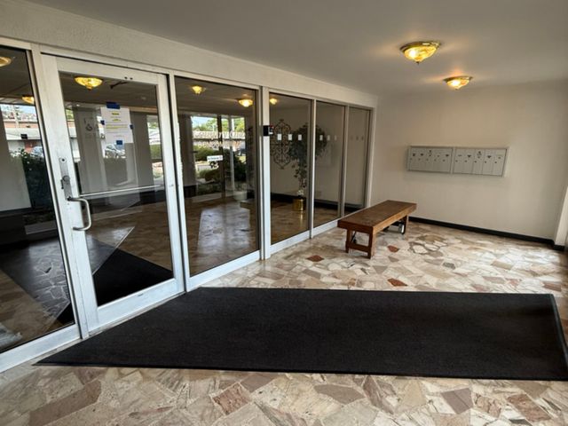 25 E Palatine Road 212, Arlington Heights, IL 60004