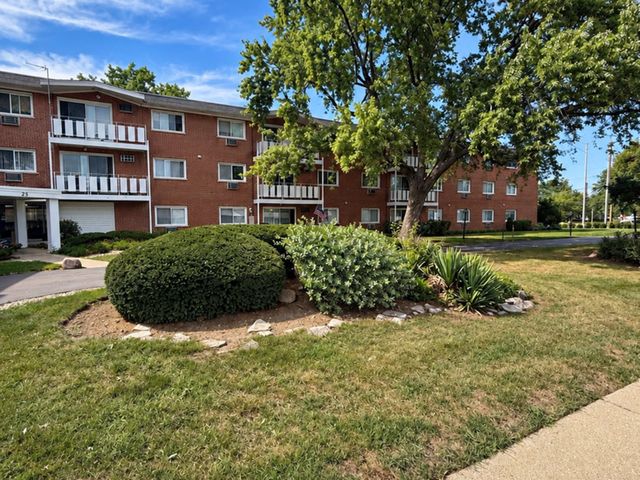 25 E Palatine Road 212, Arlington Heights, IL 60004