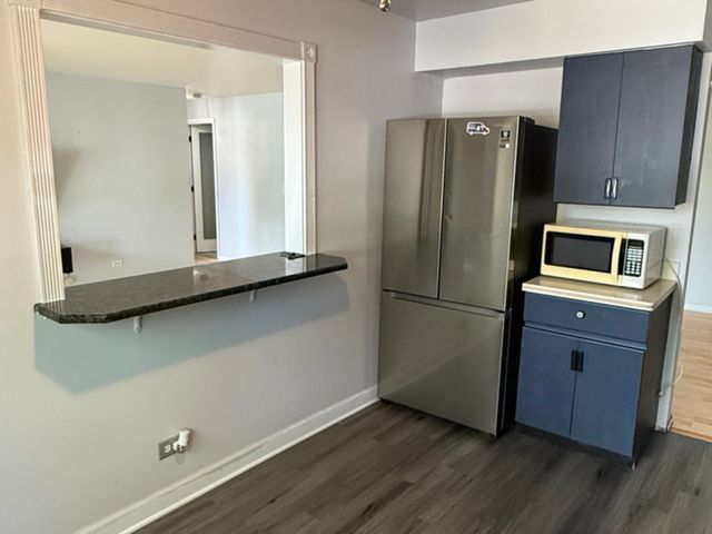 25 E Palatine Road 212, Arlington Heights, IL 60004