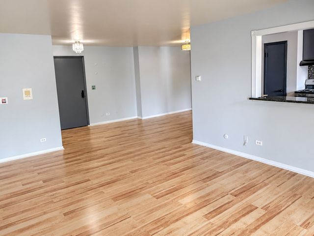 25 E Palatine Road 212, Arlington Heights, IL 60004