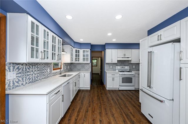 8460 Old Post Road, Olmsted Falls, OH 44138