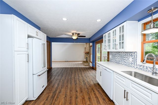 8460 Old Post Road, Olmsted Falls, OH 44138