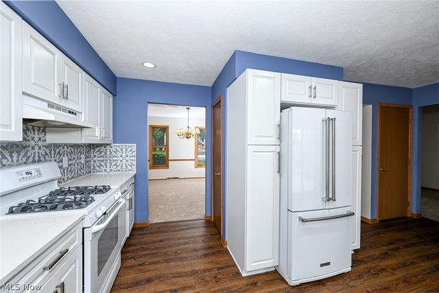 8460 Old Post Road, Olmsted Falls, OH 44138