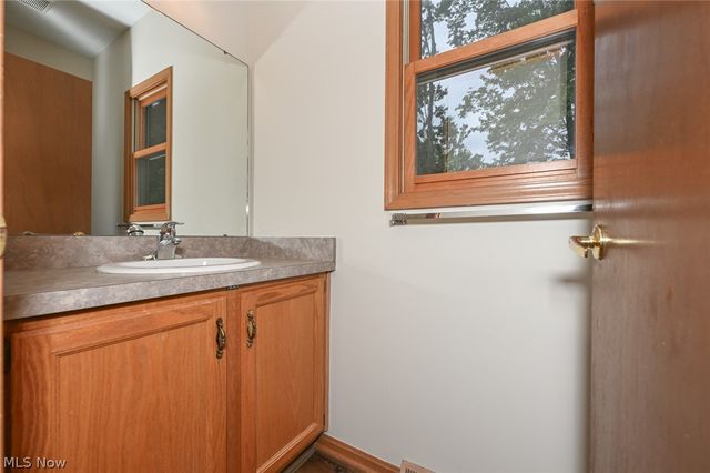 8460 Old Post Road, Olmsted Falls, OH 44138