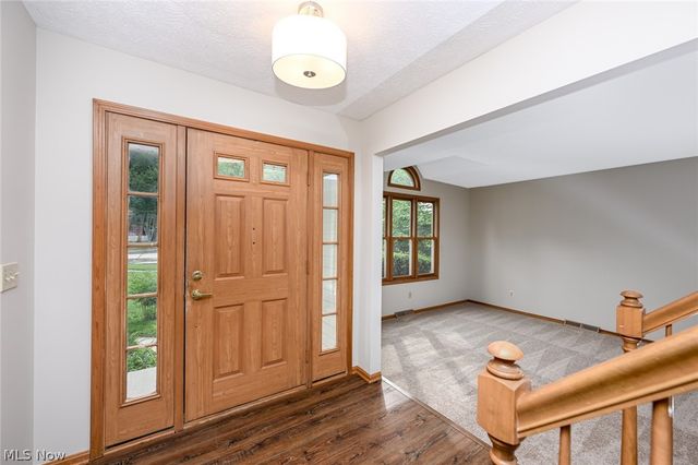 8460 Old Post Road, Olmsted Falls, OH 44138