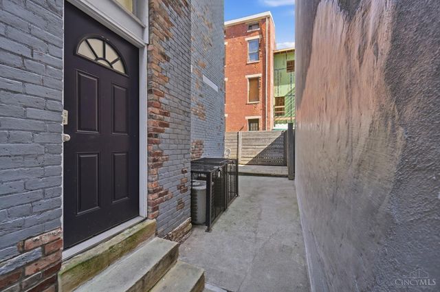 558 Milton Street, Cincinnati, OH 45202