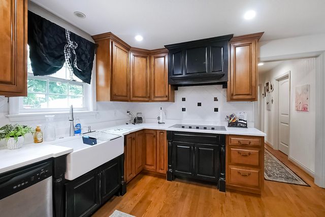 1649 E Boy Scout Road, Hixson, TN 37343