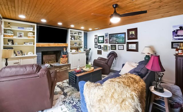 1649 E Boy Scout Road, Hixson, TN 37343