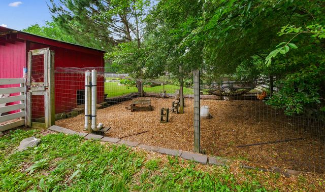 1649 E Boy Scout Road, Hixson, TN 37343