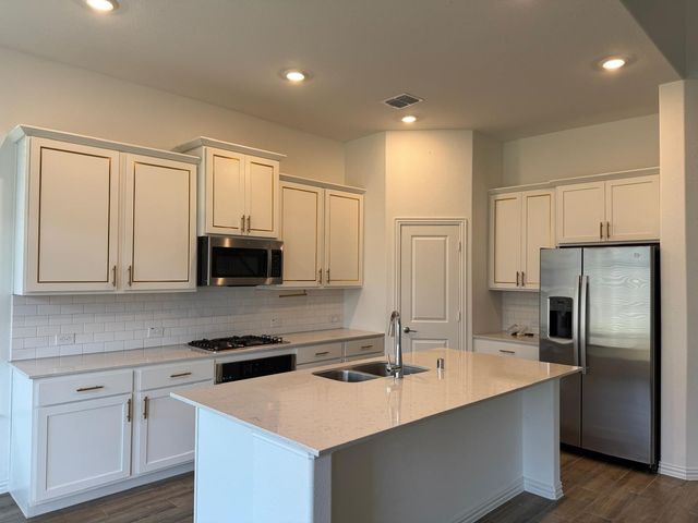 1213 Superbloom Avenue, Justin, TX 76247