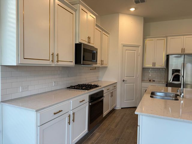 1213 Superbloom Avenue, Justin, TX 76247