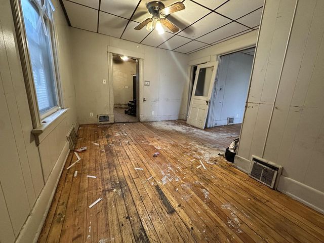 2463 N 22nd STREET, Milwaukee, WI 53206