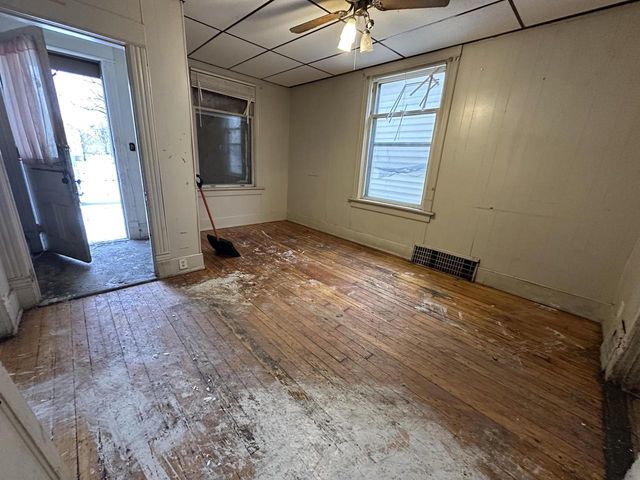 2463 N 22nd STREET, Milwaukee, WI 53206