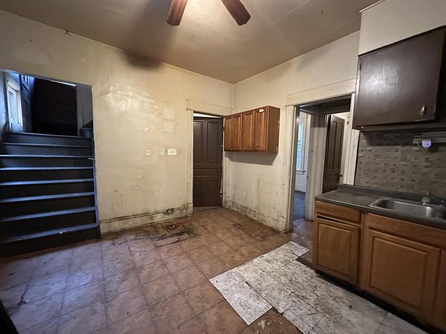 2463 N 22nd STREET, Milwaukee, WI 53206