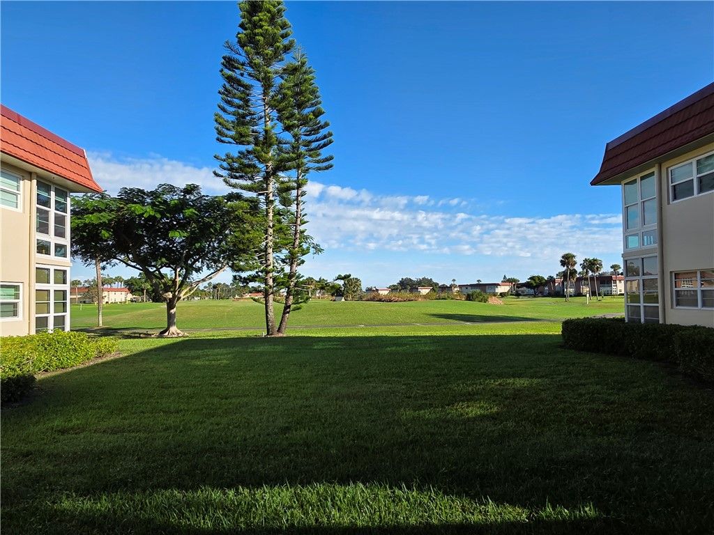 20 Pine Arbor Lane 104, Vero Beach, FL 32962