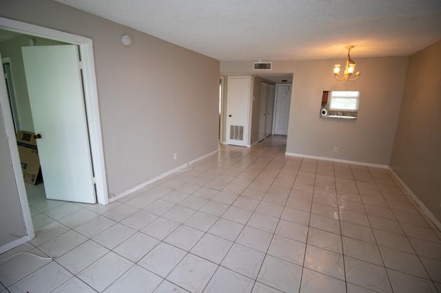 9621 Sunrise Lakes Boulevard 102, Sunrise, FL 33322