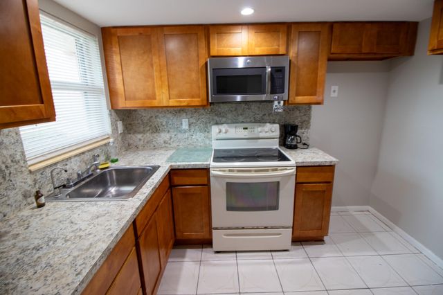 9621 Sunrise Lakes Boulevard 102, Sunrise, FL 33322
