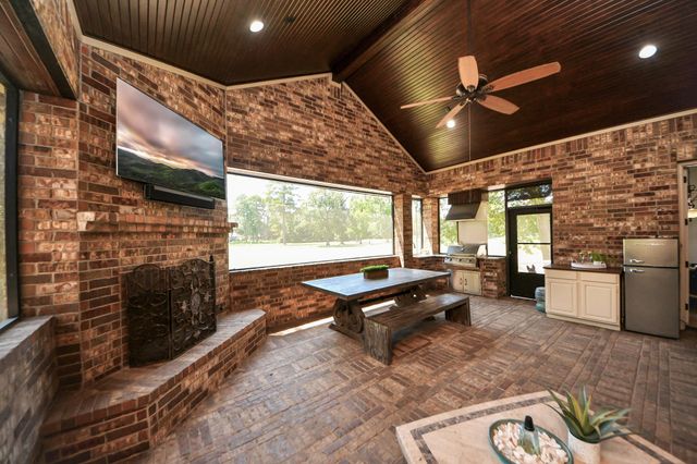 702 Fairway Oaks, Conroe, TX 77302
