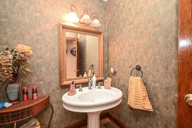 2350 N Lewis Avenue, Waukegan, IL 60087