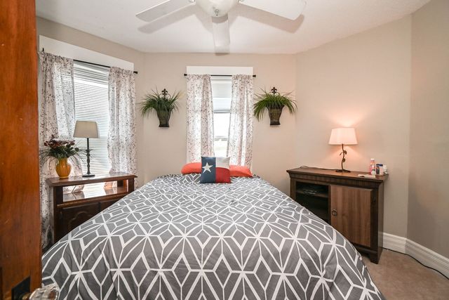 2350 N Lewis Avenue, Waukegan, IL 60087