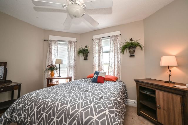 2350 N Lewis Avenue, Waukegan, IL 60087