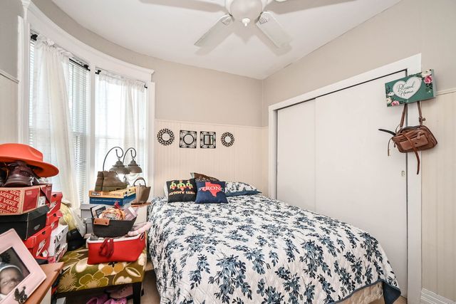 2350 N Lewis Avenue, Waukegan, IL 60087