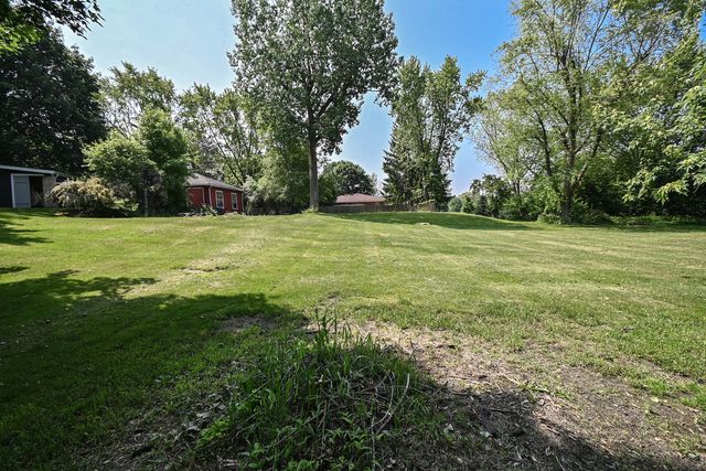 2350 N Lewis Avenue, Waukegan, IL 60087