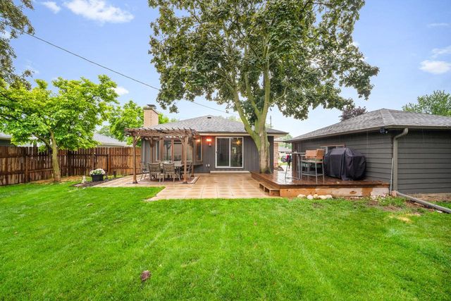 N89W15288 Jefferson AVENUE, Menomonee Falls, WI 53051