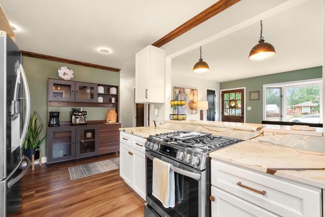 N89W15288 Jefferson AVENUE, Menomonee Falls, WI 53051