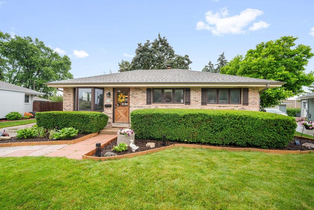 N89W15288 Jefferson AVENUE, Menomonee Falls, WI 53051