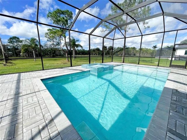 687 23rd ST SW, Naples, FL 34117