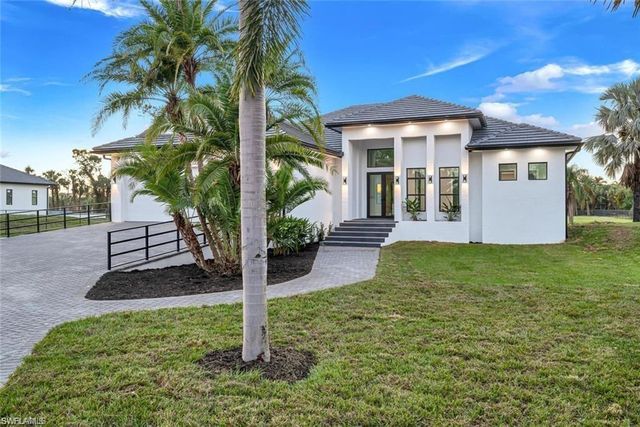 687 23rd ST SW, Naples, FL 34117