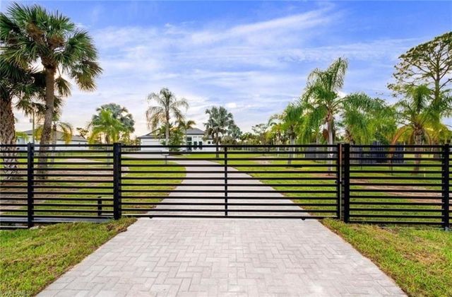 687 23rd ST SW, Naples, FL 34117