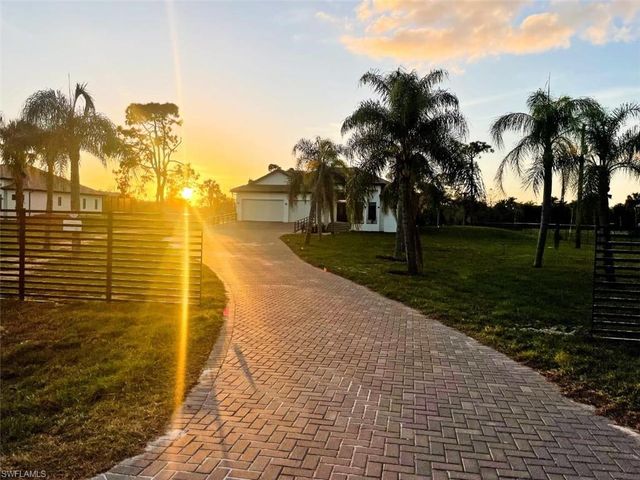 687 23rd ST SW, Naples, FL 34117