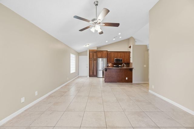 9823 N Grand Duke Circle, Tamarac, FL 33321