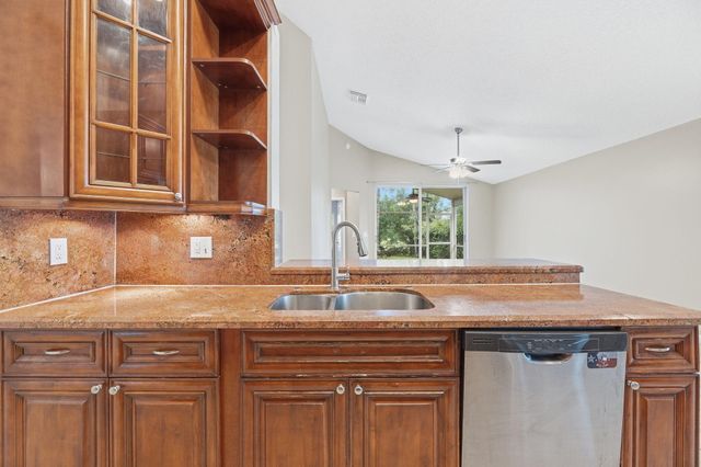 9823 N Grand Duke Circle, Tamarac, FL 33321