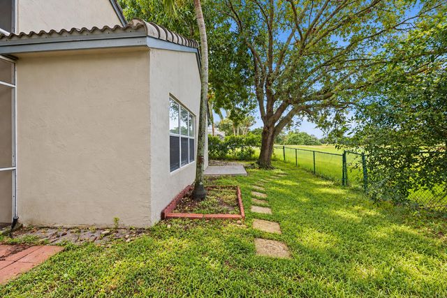 9823 N Grand Duke Circle, Tamarac, FL 33321